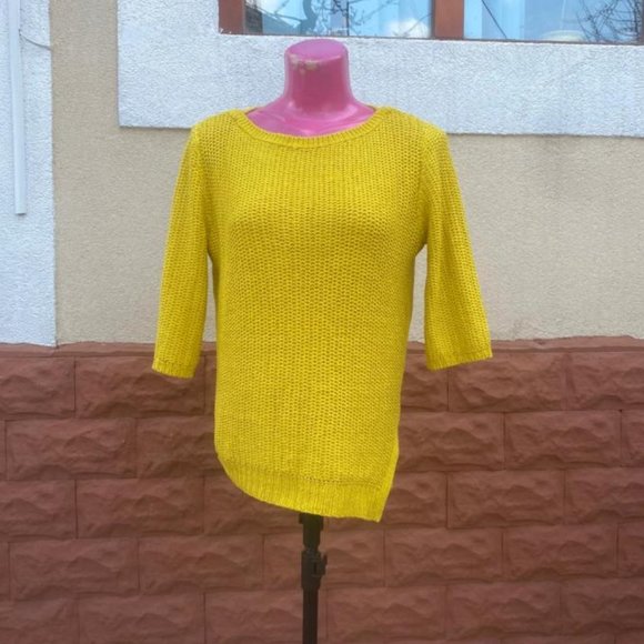Mustard pullover, size M